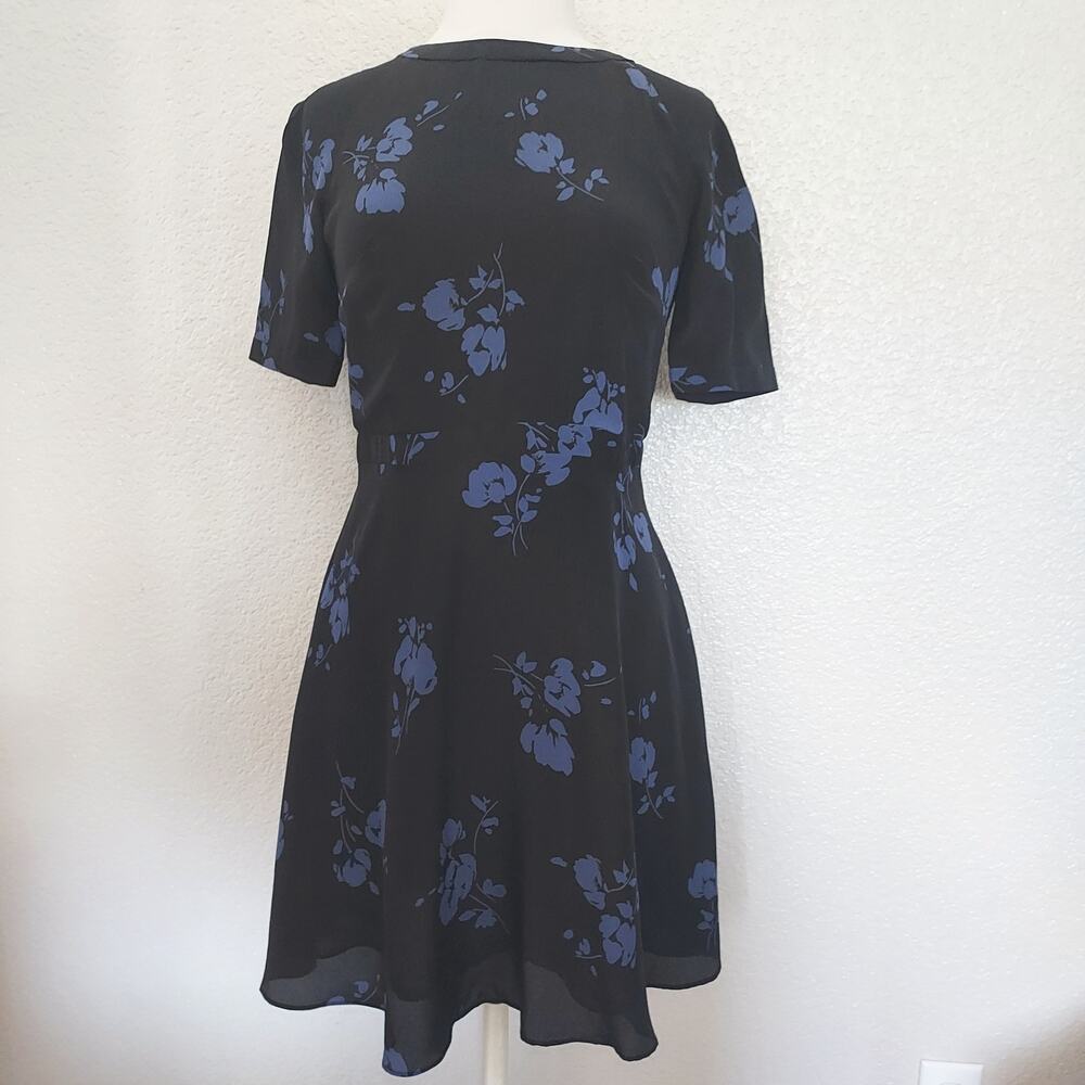Shoshana 100% Silk Black w/Blue Floral Half Sleeve Special Occasion Dress Size 6